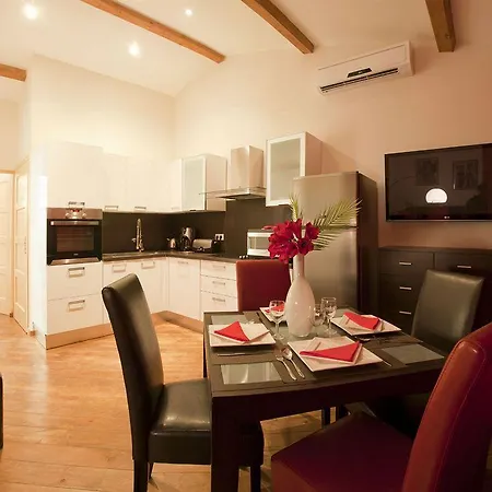 Le 7eme Art Aparthotel 4*